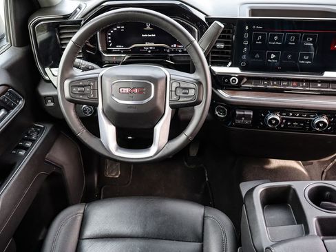 Certified 2025 GMC Sierra 1500 SLT image 17