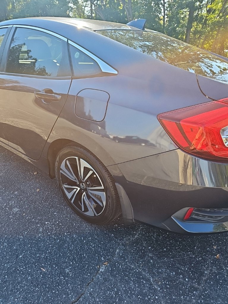 Used 2018 Honda Civic EX-L image 4