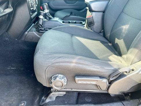 Used 2022 Jeep Wrangler Unlimited Sahara w/ Cold Weather Group AWD/4WD image 21