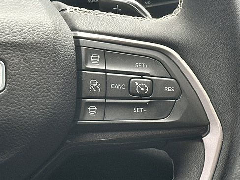 Used 2023 Jeep Grand Cherokee L Laredo image 28