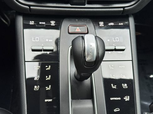 Certified 2023 Porsche Macan image 20