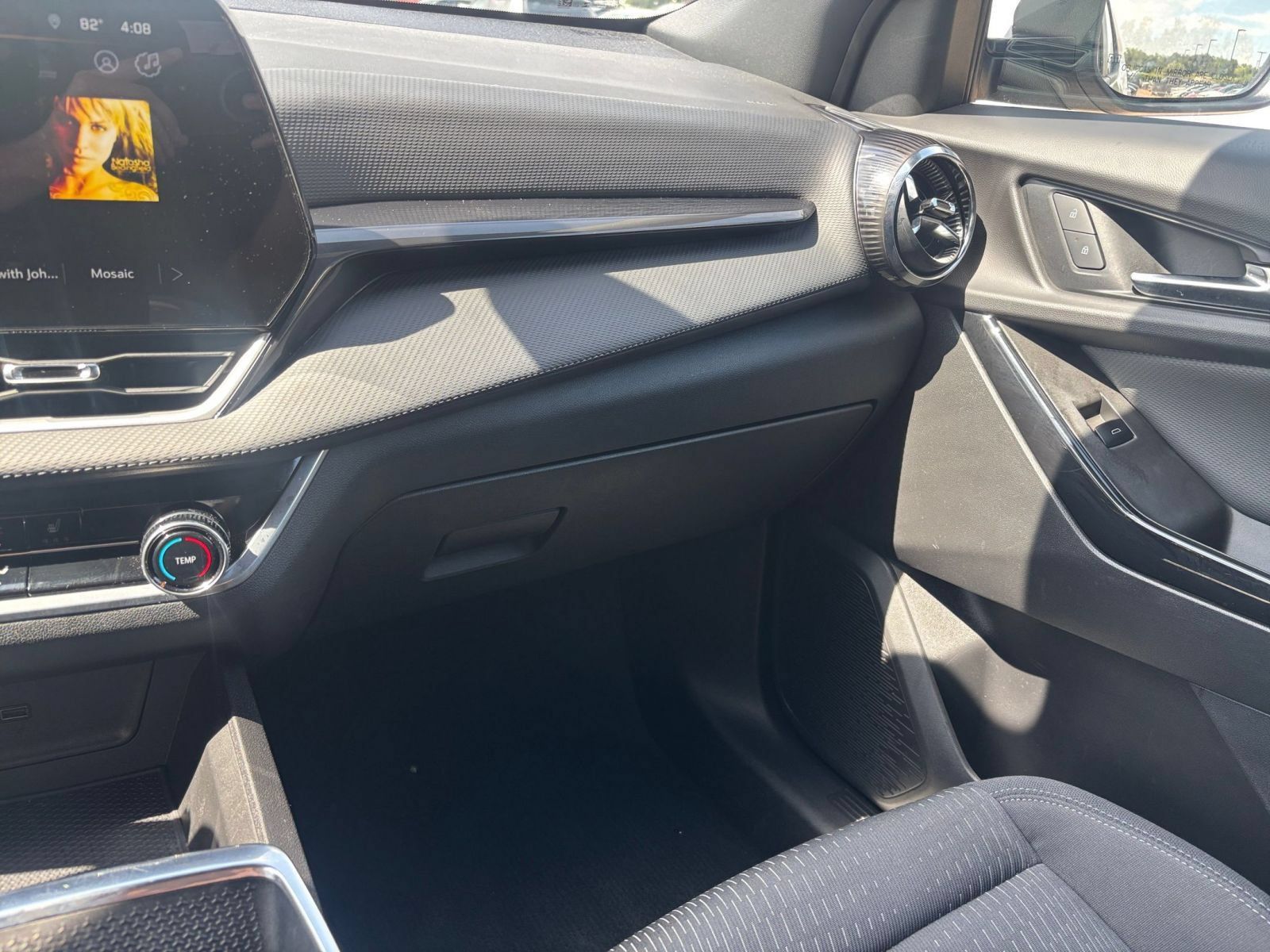 Used 2025 Chevrolet Equinox LT FWD image 35