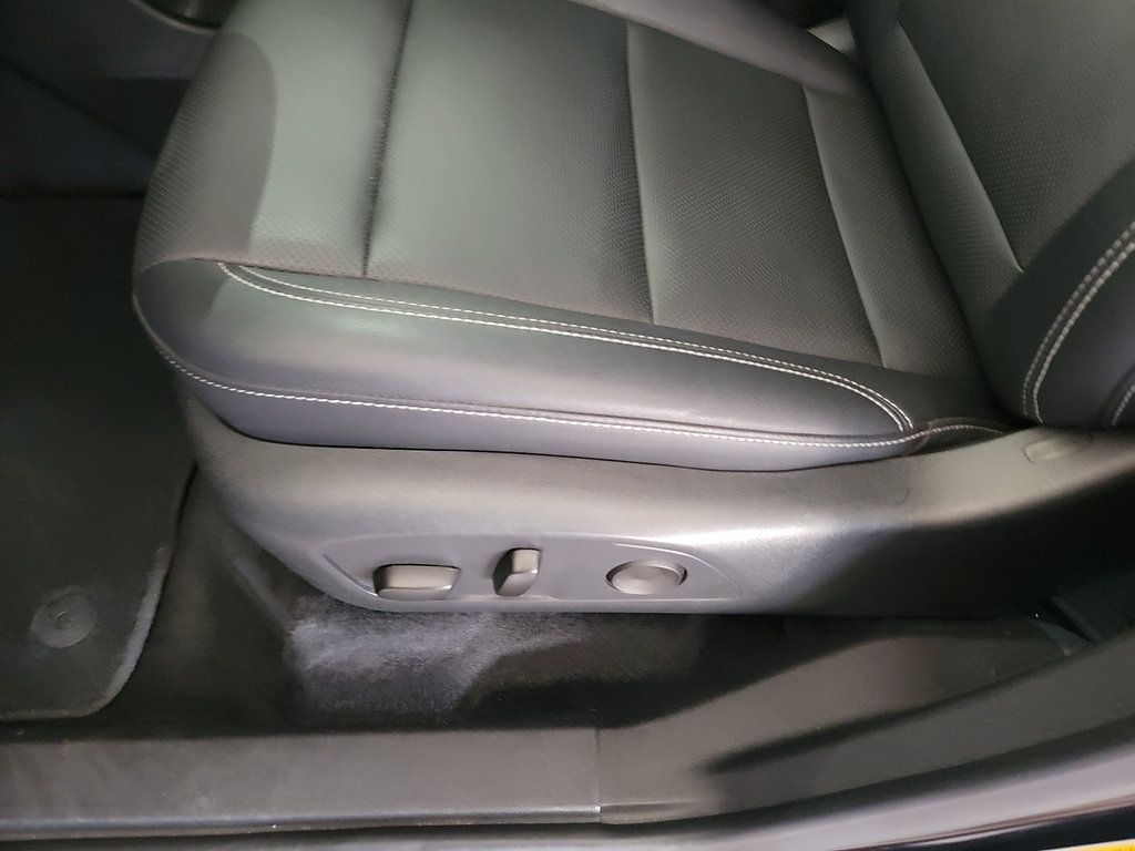 Used 2025 Chevrolet Traverse LT FWD image 8