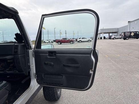 Used 2003 Jeep Wrangler X image 11