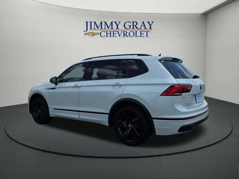 Used 2024 Volkswagen Tiguan SE R-Line w/ MDO Package, Three-Row FWD image 3
