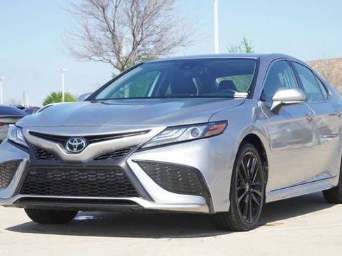 Used 2024 Toyota Camry XSE FWD image 3