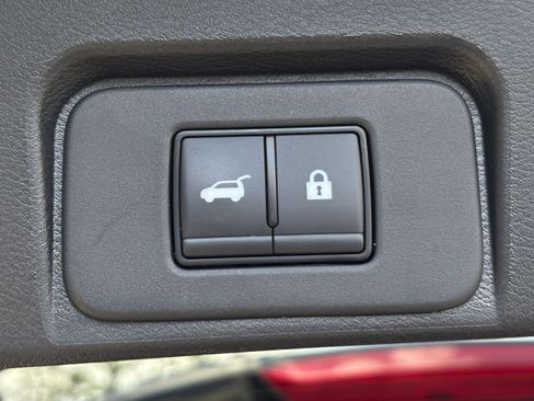 Used 2025 Nissan Rogue SV FWD image 23