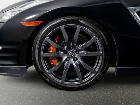 Used 2015 Nissan GT-R Premium image 8