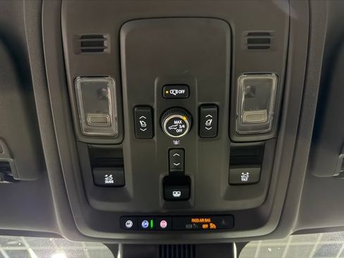 Used 2025 GMC Yukon Elevation w/ Elevation Premium Package AWD/4WD image 22