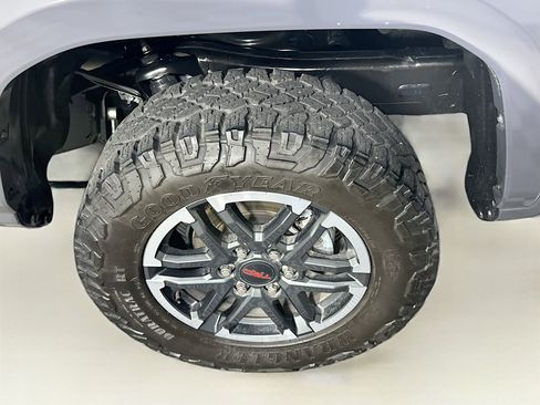 Used 2025 Toyota Tacoma TRD Sport image 11