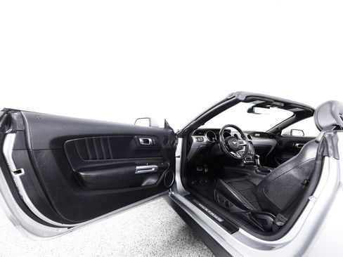 Used 2021 Ford Mustang Premium RWD image 17