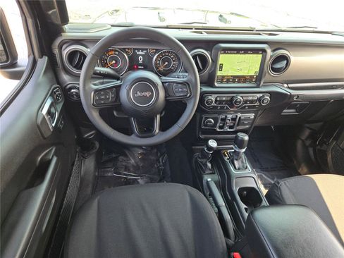 Used 2023 Jeep Gladiator Sport AWD/4WD image 23