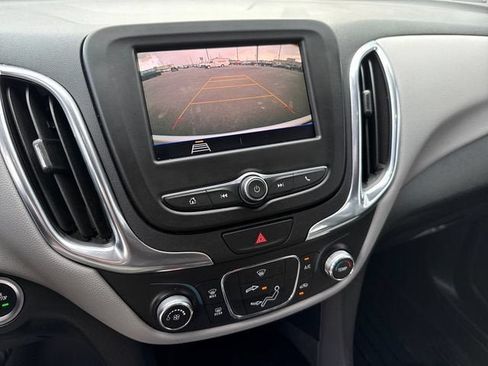 Used 2021 Chevrolet Equinox LS w/ LS Convenience Package FWD image 15