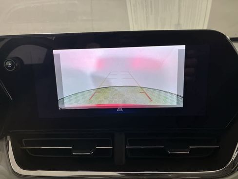 Used 2025 Chevrolet Trax LT w/ LT Convenience Package image 19