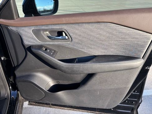 Used 2023 Nissan Rogue SV image 12