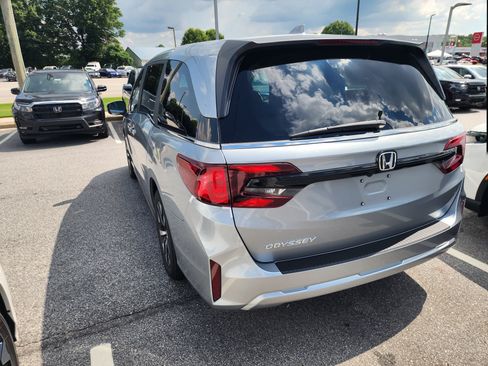 New 2026 Honda Odyssey EX-L image 3