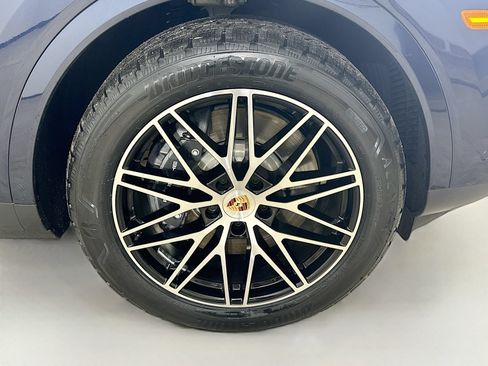 Used 2025 Porsche Cayenne E-Hybrid AWD/4WD image 11