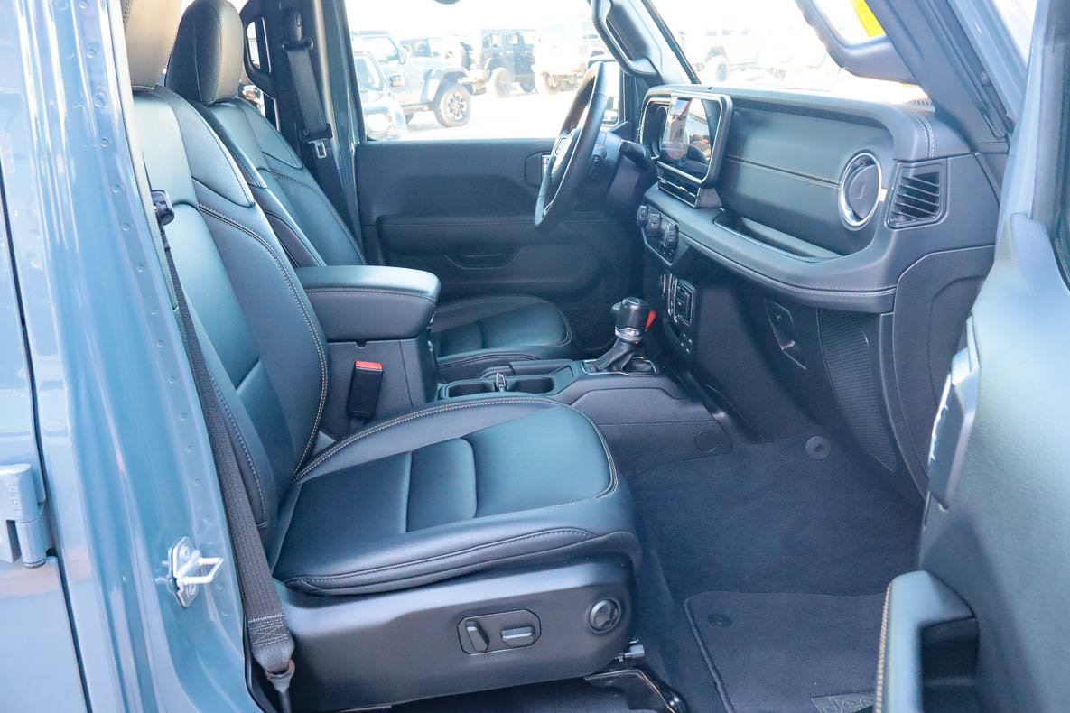 Used 2025 Jeep Gladiator Mojave AWD/4WD image 27