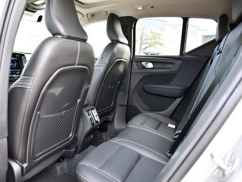 Certified 2025 Volvo XC40 B5 Core image 13