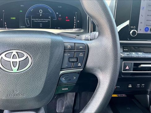 Used 2025 Toyota Camry SE FWD image 12