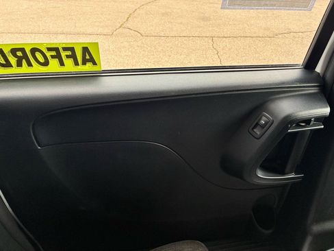 Used 2015 Dodge Grand Caravan SE FWD image 16
