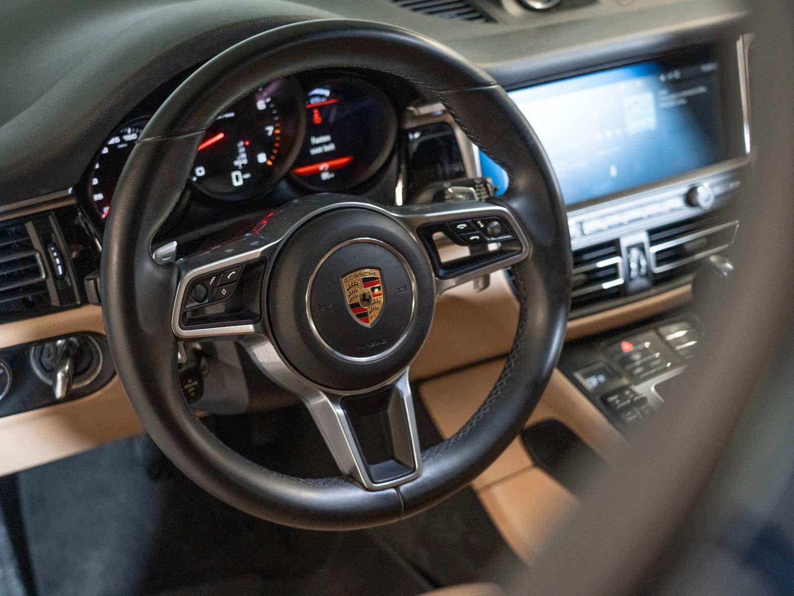 Certified 2020 Porsche Macan AWD/4WD image 15