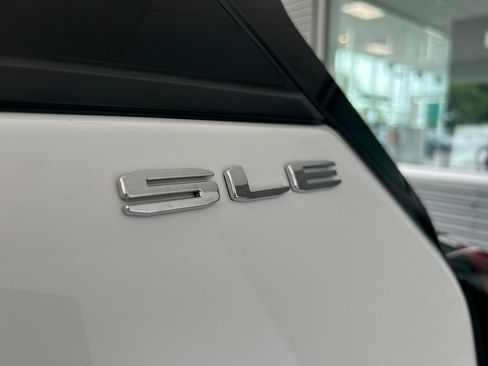 Used 2024 GMC Terrain SLE AWD/4WD image 38