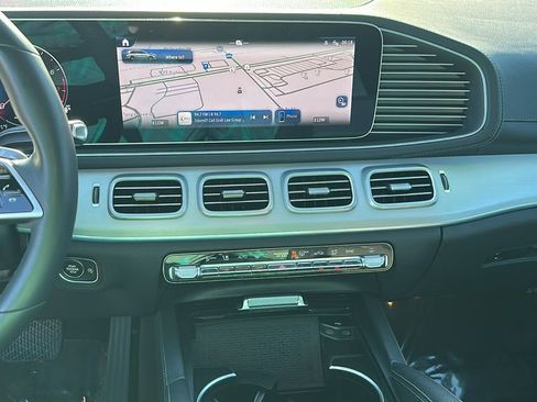 Used 2024 Mercedes-Benz GLS 450 4MATIC image 24