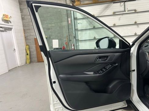 Used 2024 Nissan Rogue S image 13