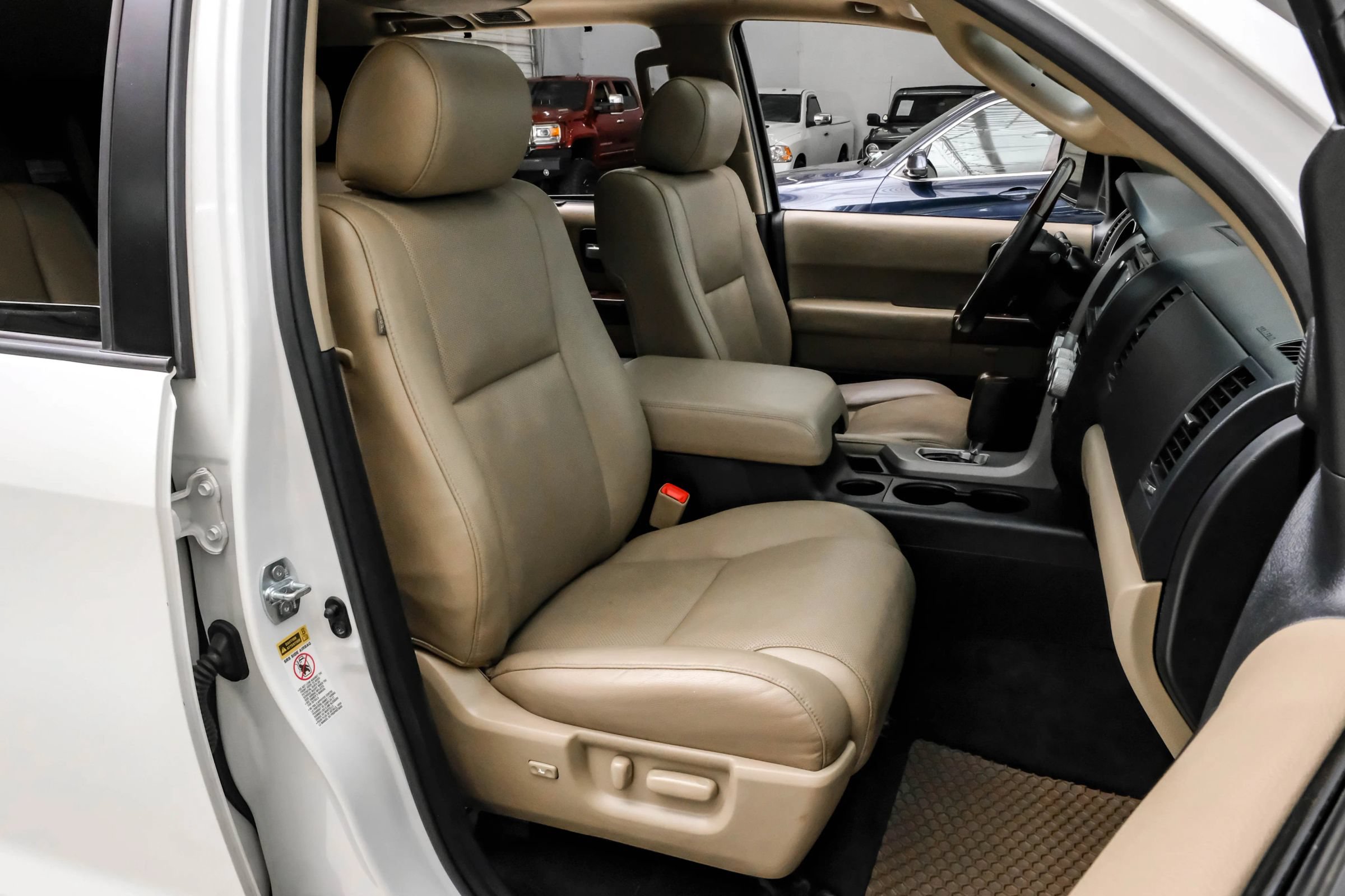 Used 2017 Toyota Sequoia Platinum AWD/4WD image 40