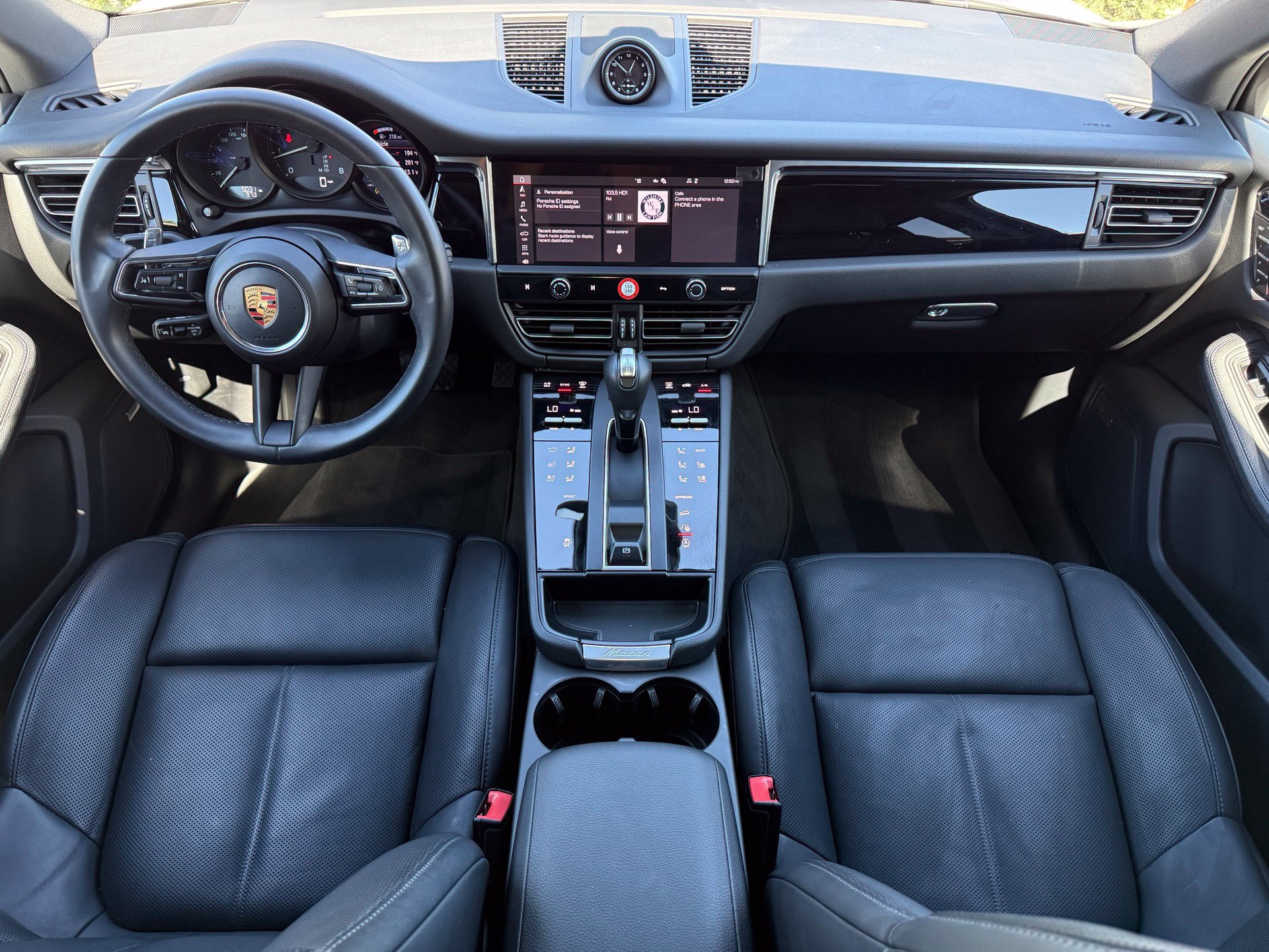 Used 2026 Porsche Macan AWD/4WD image 14
