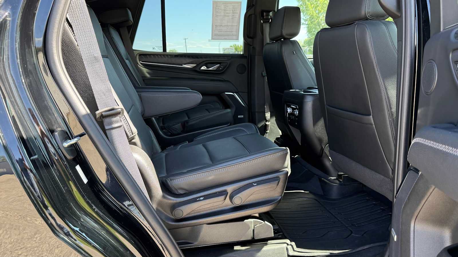 Used 2024 GMC Yukon Denali AWD/4WD image 12