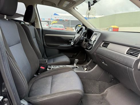 Used 2016 Mitsubishi Outlander SE image 14