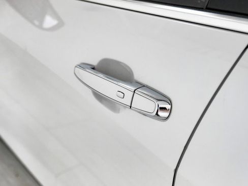 Used 2018 Chevrolet Malibu Premier w/ Premier Sun and Wheel Package FWD image 38