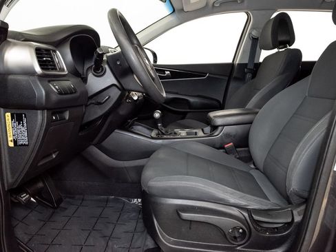 Used 2016 Kia Sorento FWD image 12
