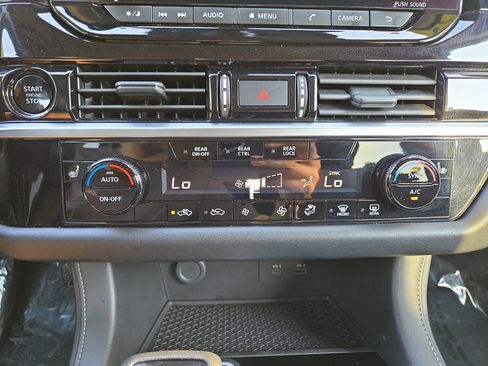 Used 2025 Nissan Pathfinder SV image 21