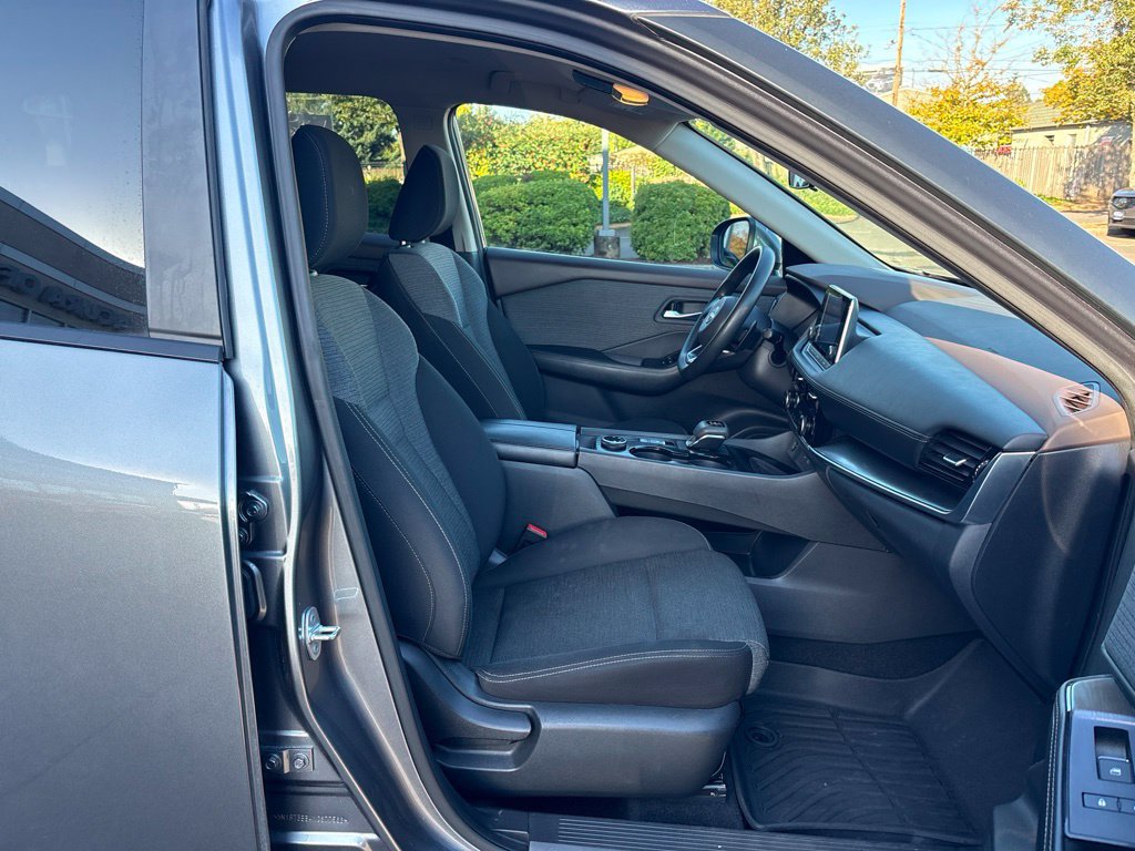 Used 2022 Nissan Rogue SV AWD/4WD image 23