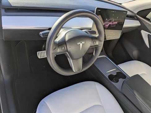 Used 2022 Tesla Model Y Performance image 10