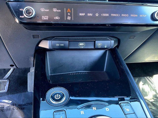 Certified 2024 Kia Niro Wind w/ Wind Preserve Package FWD image 18