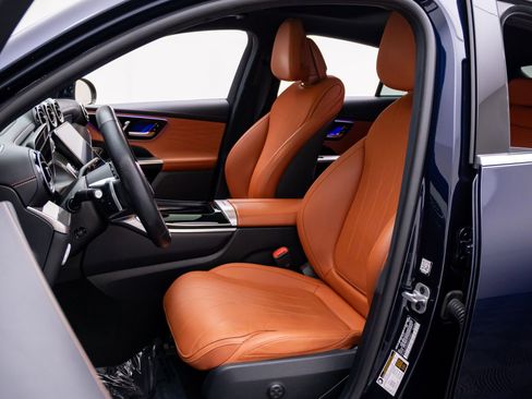 Used 2024 Mercedes-Benz GLC 300 4MATIC image 17