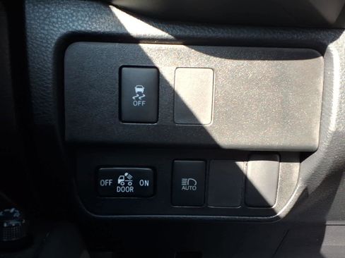 Used 2020 Toyota Tacoma SR image 18