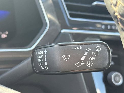 Used 2022 Volkswagen Tiguan SE image 21