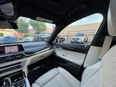 Used 2020 BMW 750i xDrive w/ Executive Package AWD/4WD image 36