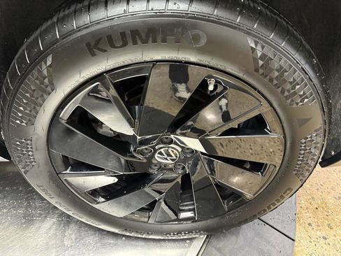 Used 2024 Volkswagen Atlas SE w/ Panoramic Sunroof Package image 23