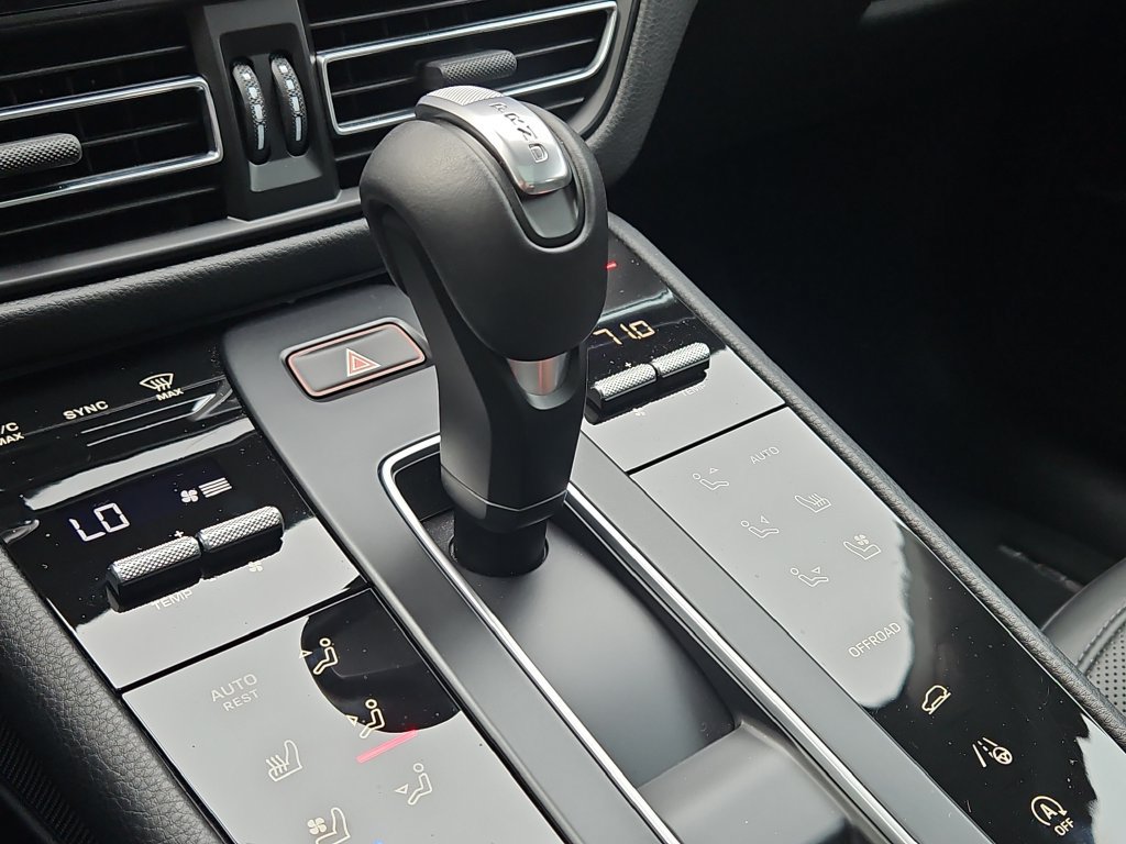 Certified 2026 Porsche Macan Turbo AWD/4WD image 35