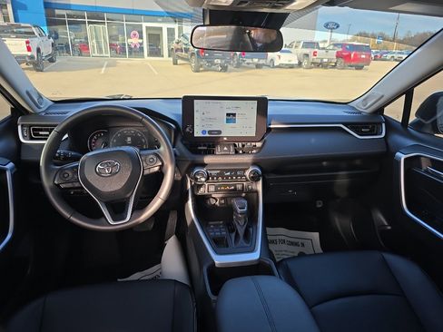 Used 2023 Toyota RAV4 XLE Premium image 9