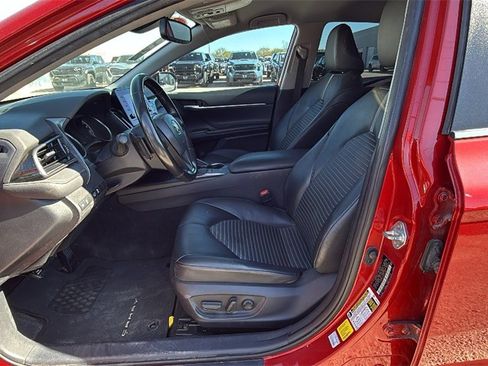 Used 2023 Toyota Camry SE image 11