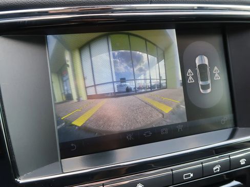 Used 2016 Jaguar XJ R-Sport image 35