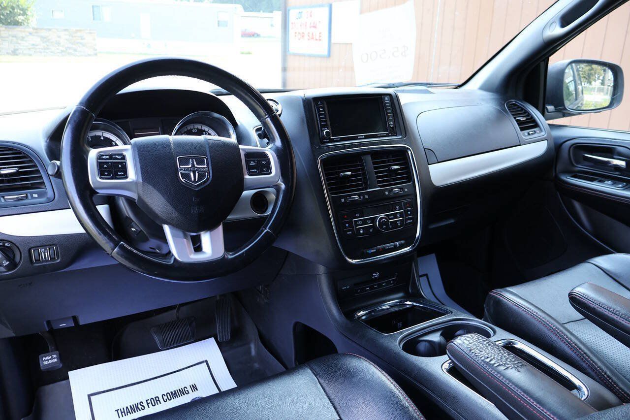 Used 2014 Dodge Grand Caravan R/T w/ Driver Convenience Group FWD image 14