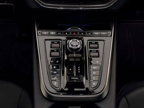 Used 2025 Aston Martin DBX 707 image 33